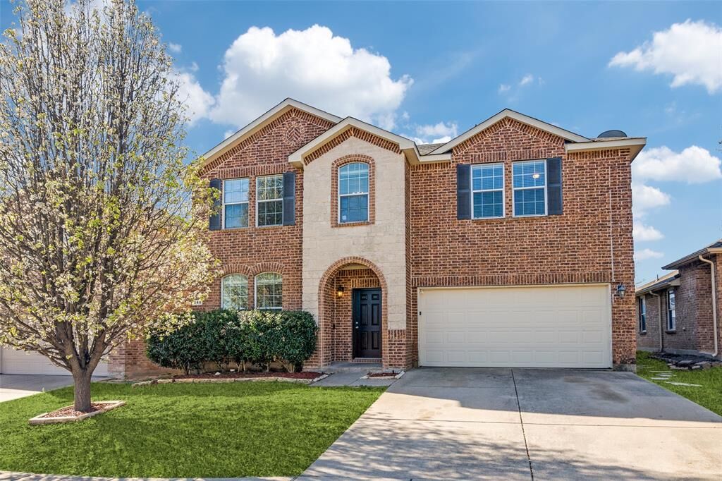 Property Photo:  448 Grant Lane  TX 75166 