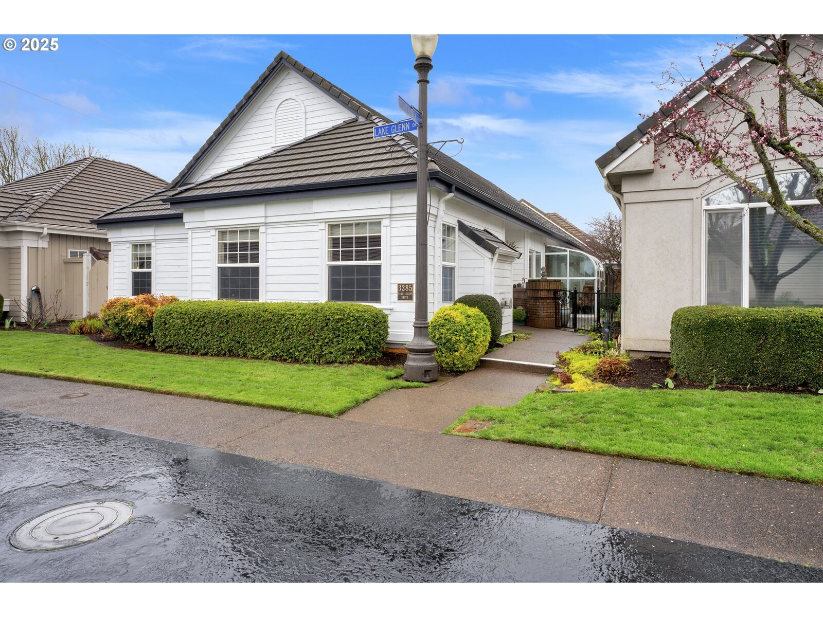 Property Photo:  3385 Lake Glenn Dr  OR 97408 