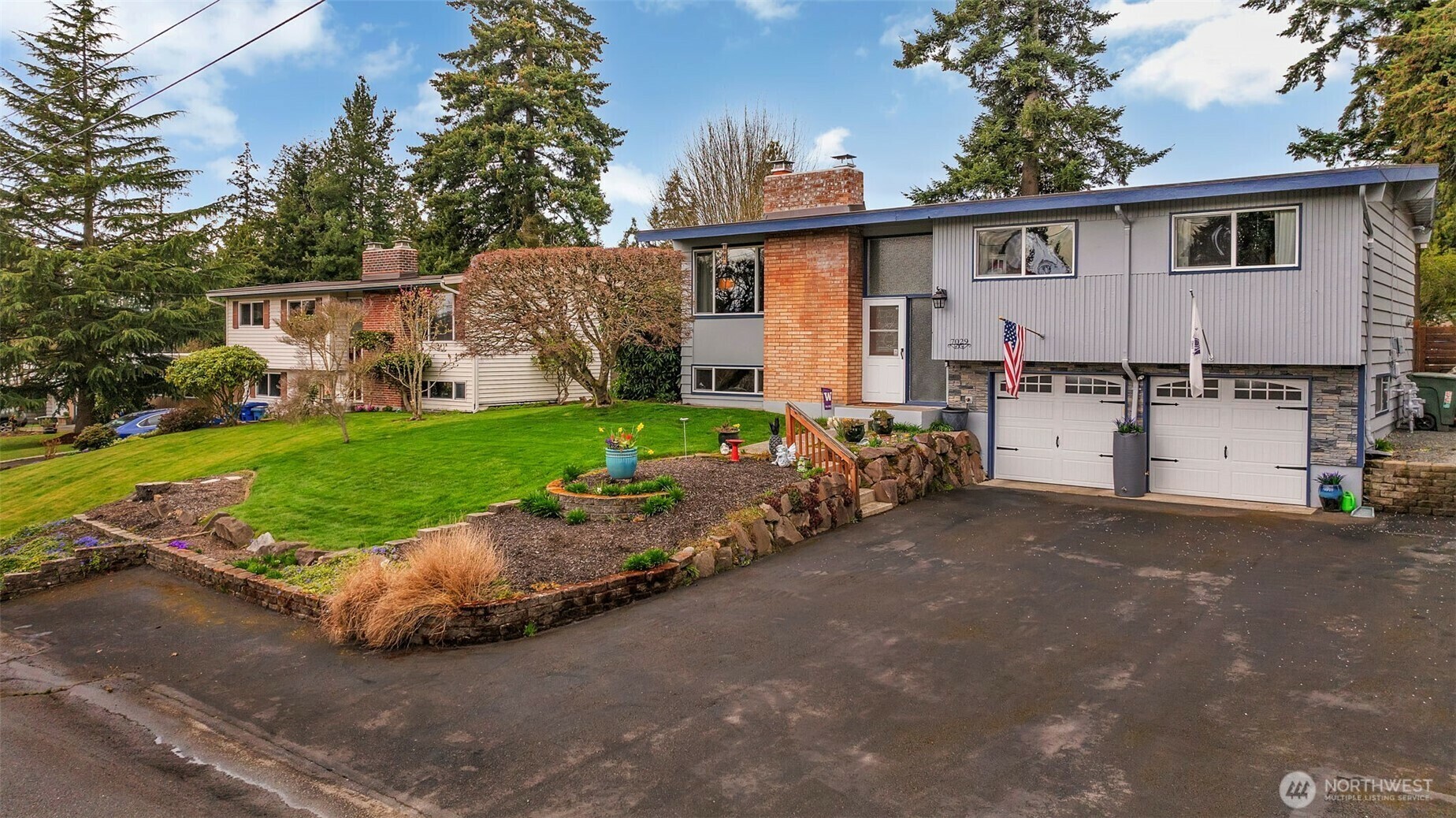 Property Photo: 7029 191st Place SW WA 98036