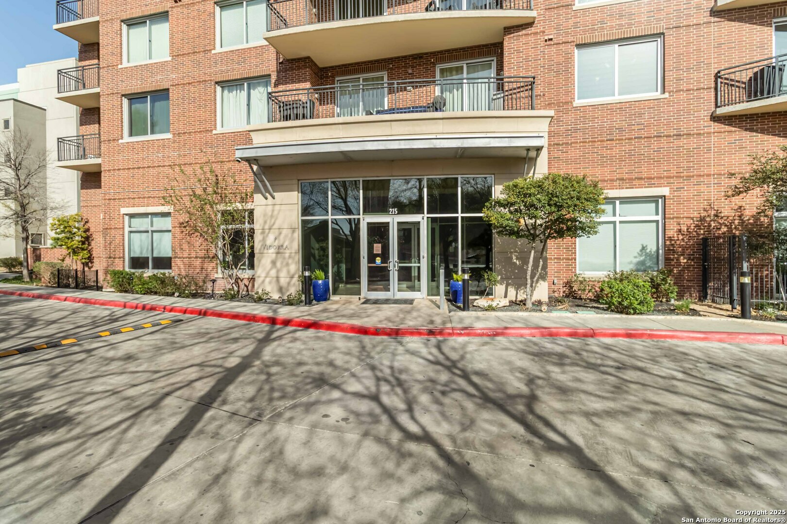 Property Photo: 215 N Center St 403 TX 78202