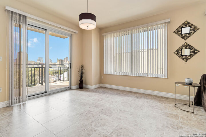 215 N Center St 403  San Antonio TX 78202 photo