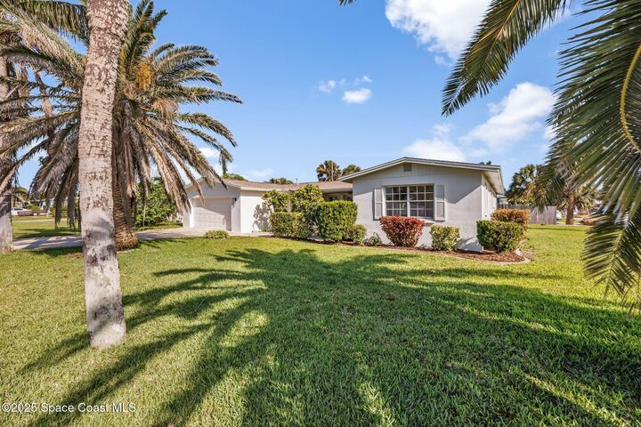 Property Photo:  101 Hedgegrove Avenue  FL 32937 