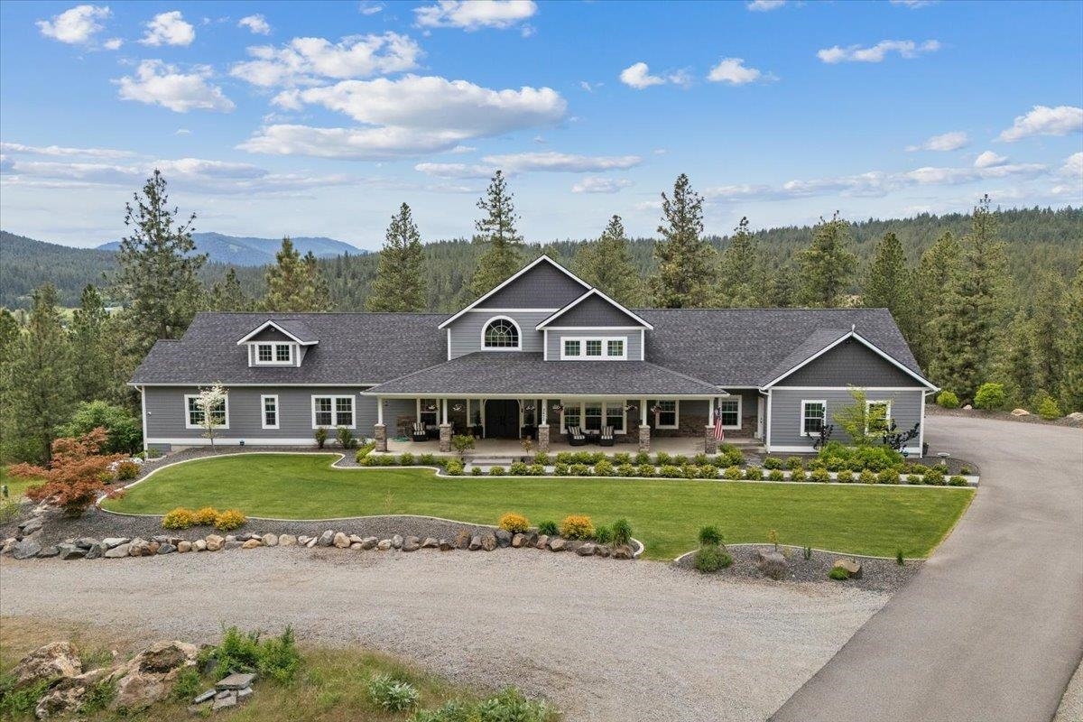 Property Photo: 2625 S Stateline Rd WA 99019