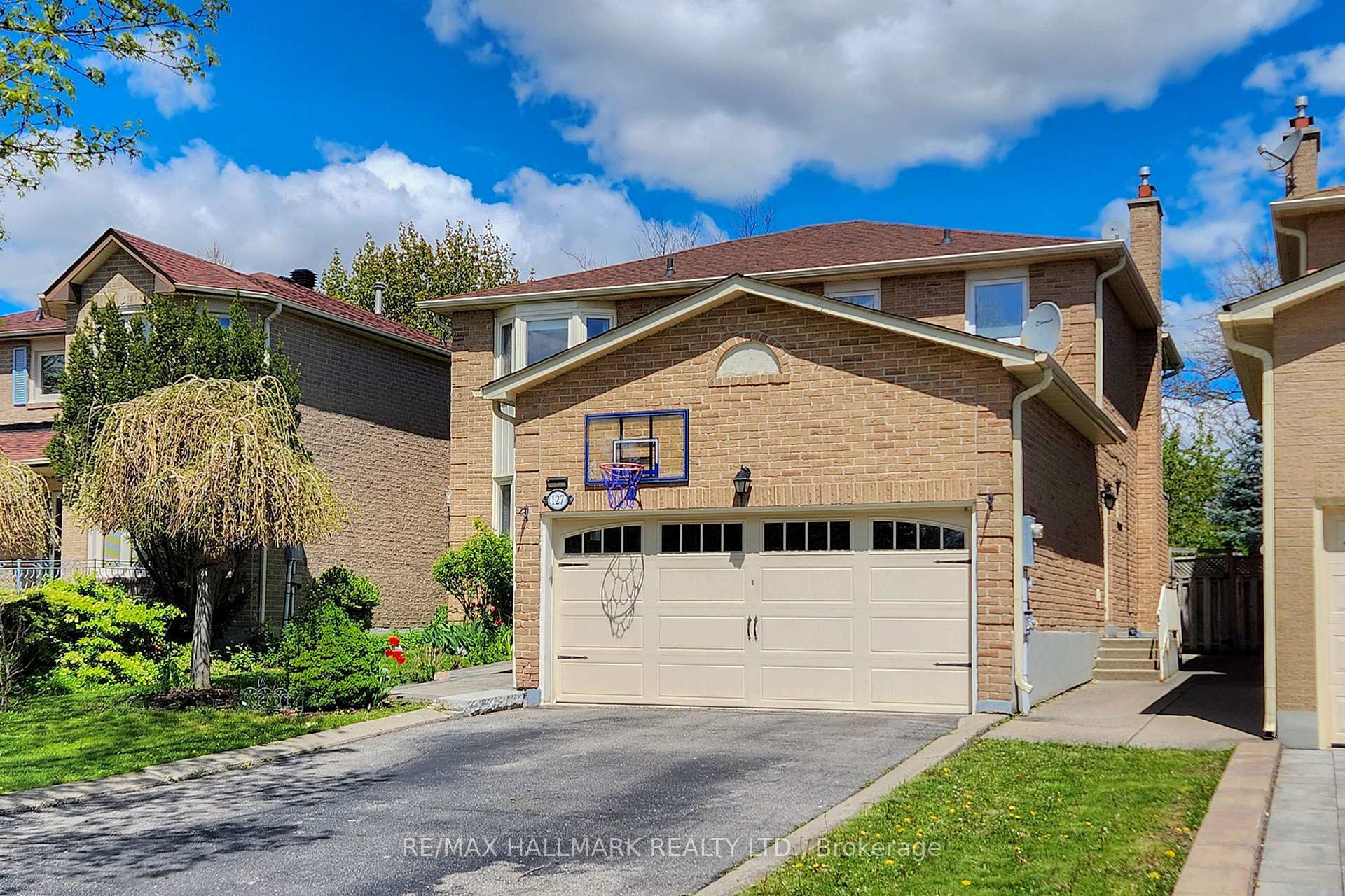 Property Photo: 127 O'Connor Crescent ON L4C 7R7