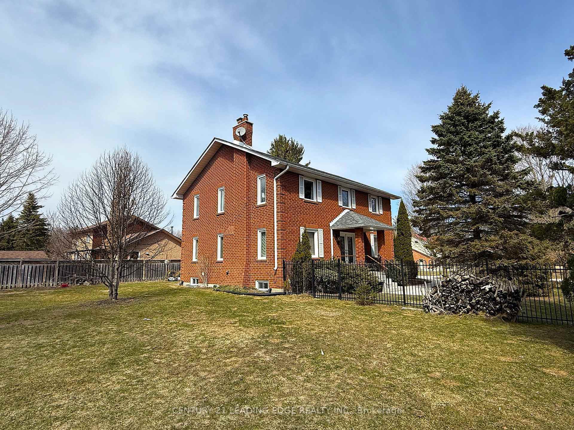 Photo de la propriété: 2 Colleen Crescent ON L7C 1E8