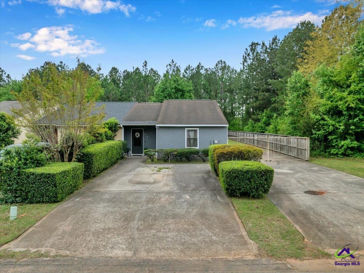 Property Photo: 210 Northlake Drive GA 31093