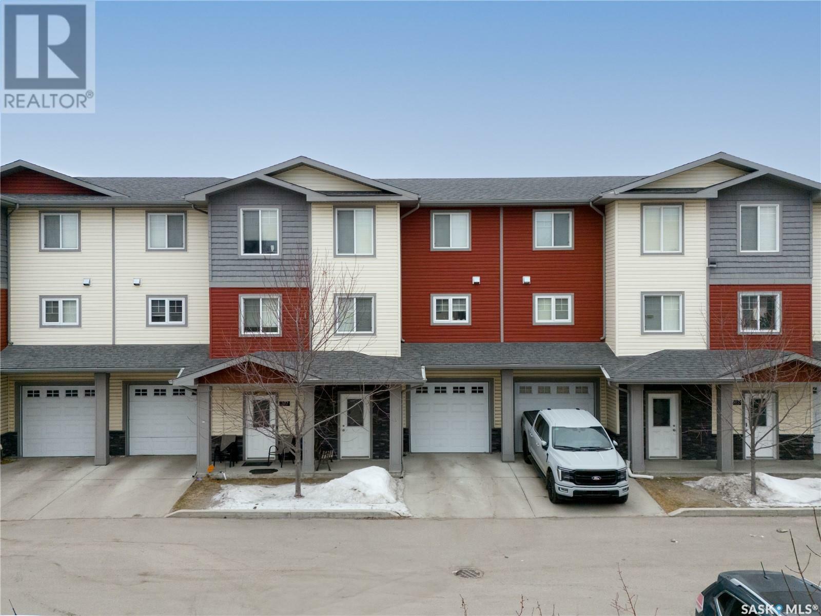 Property Photo: 303 3440 Avonhurst Drive SK S4R 2E1