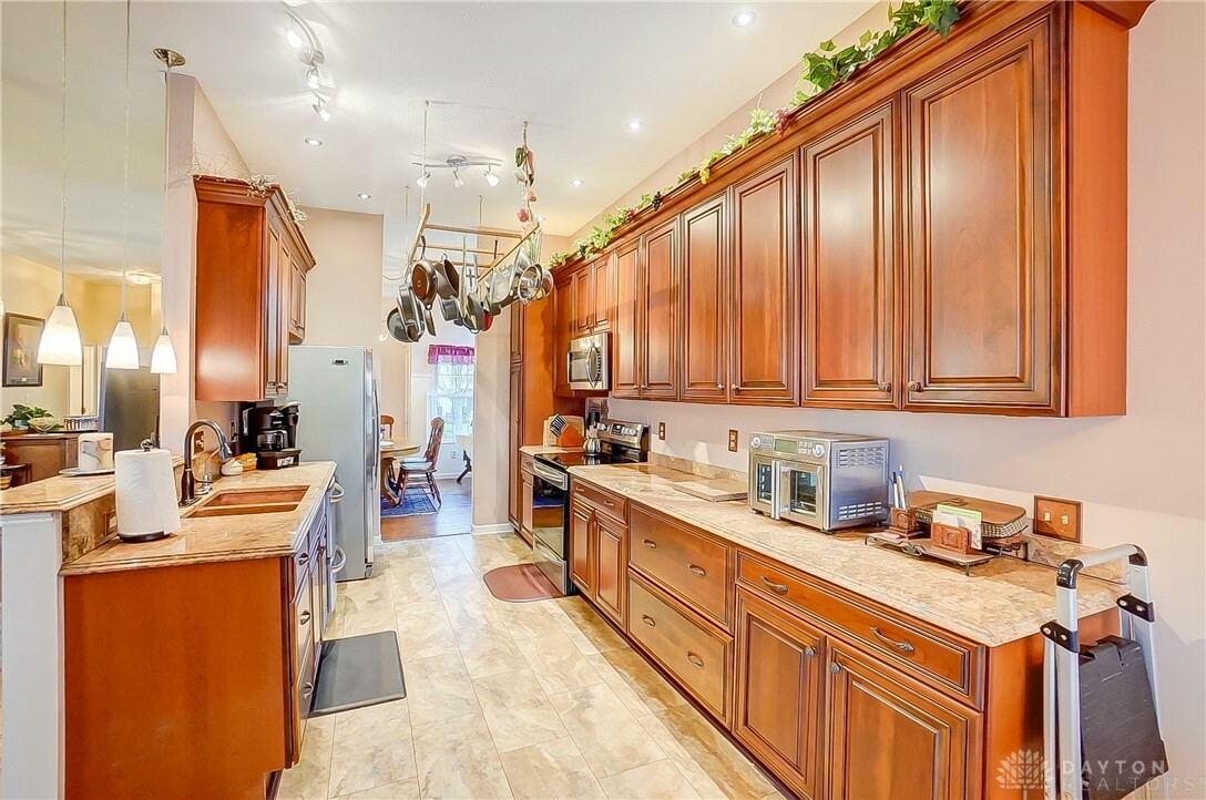 Property Photo:  3949 E Summit Ridge Drive  OH 45430 