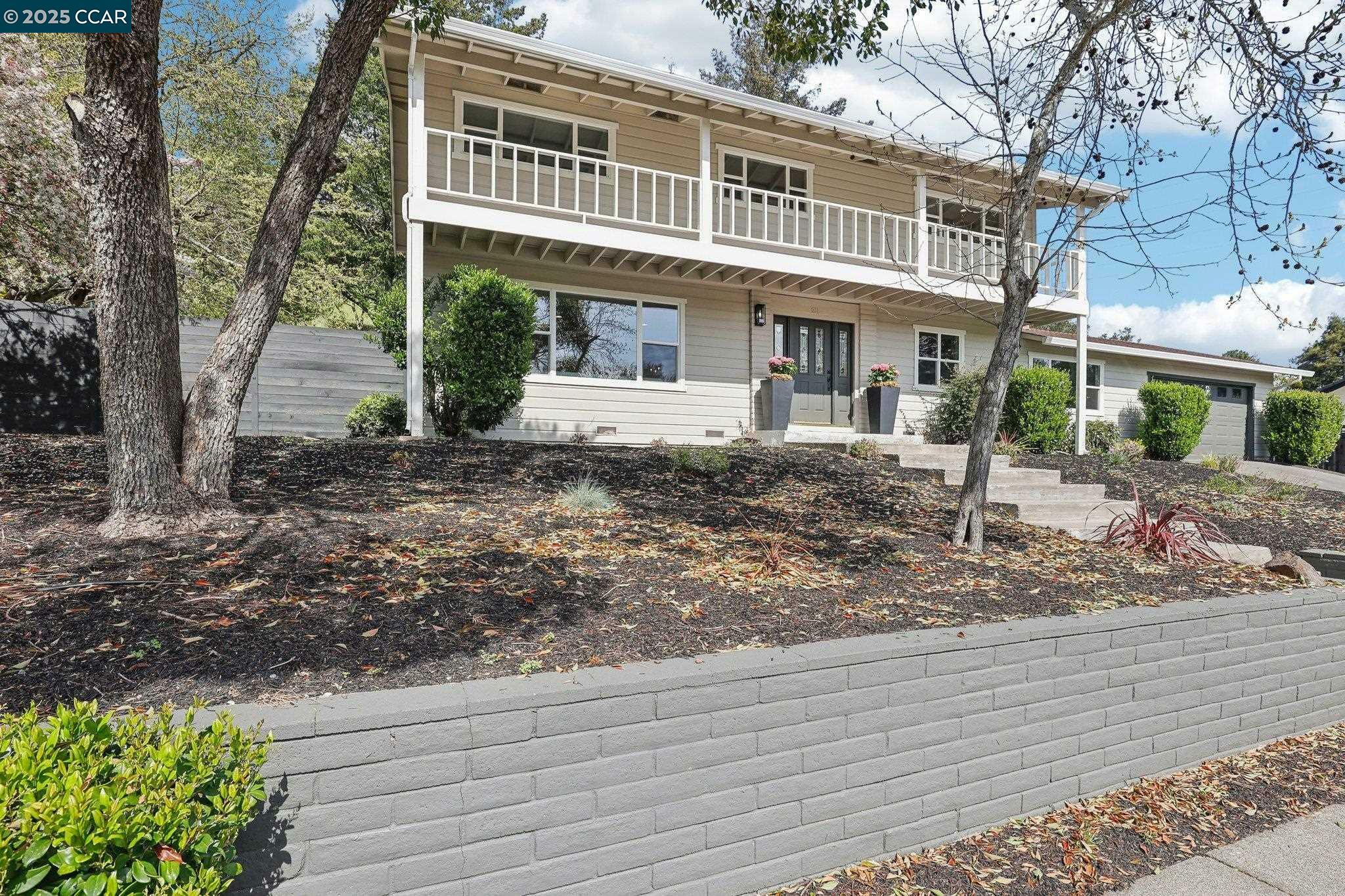 Property Photo: 211 Corliss Dr CA 94556