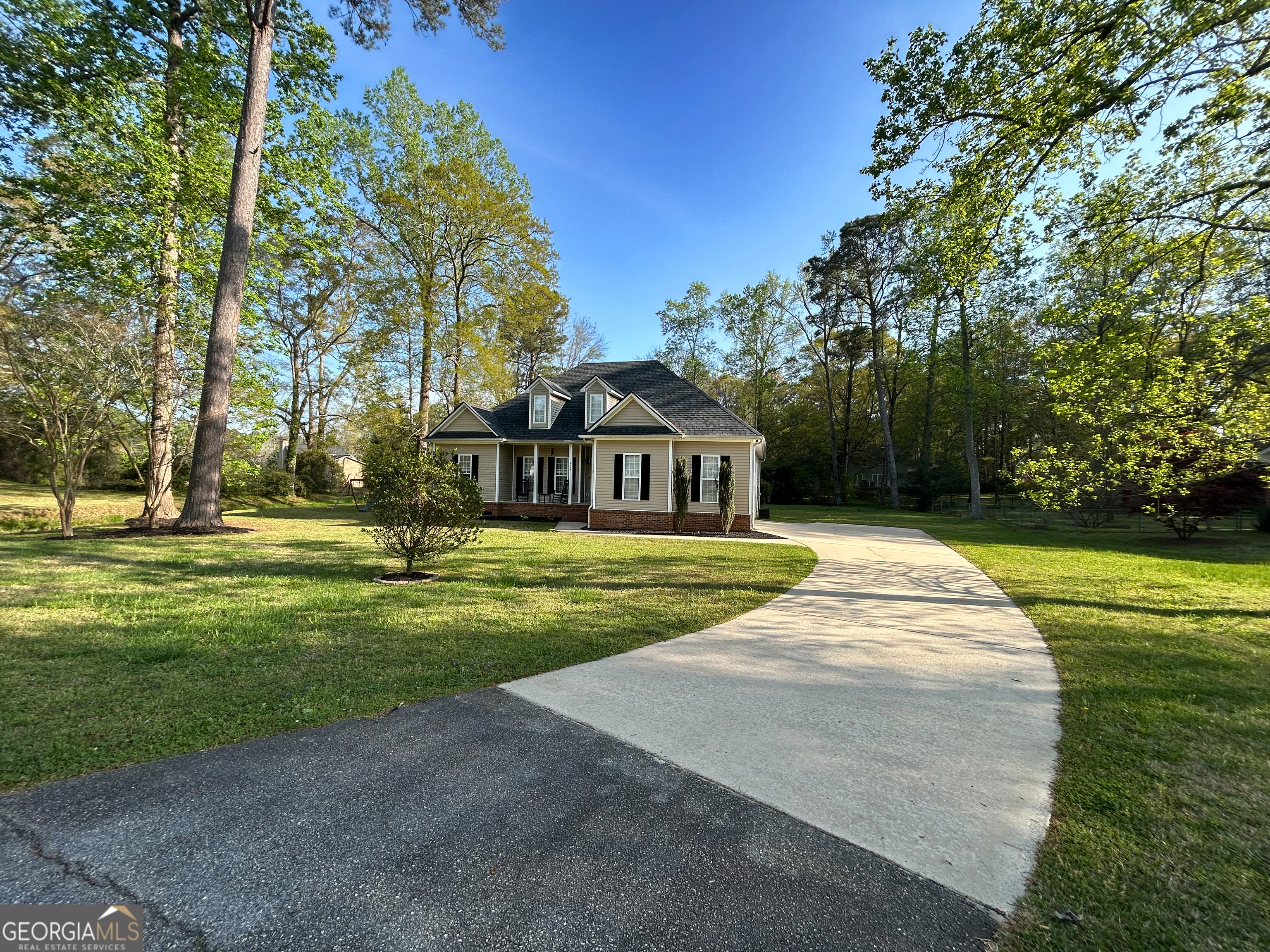 Property Photo: 924 Morningside Drive GA 30224