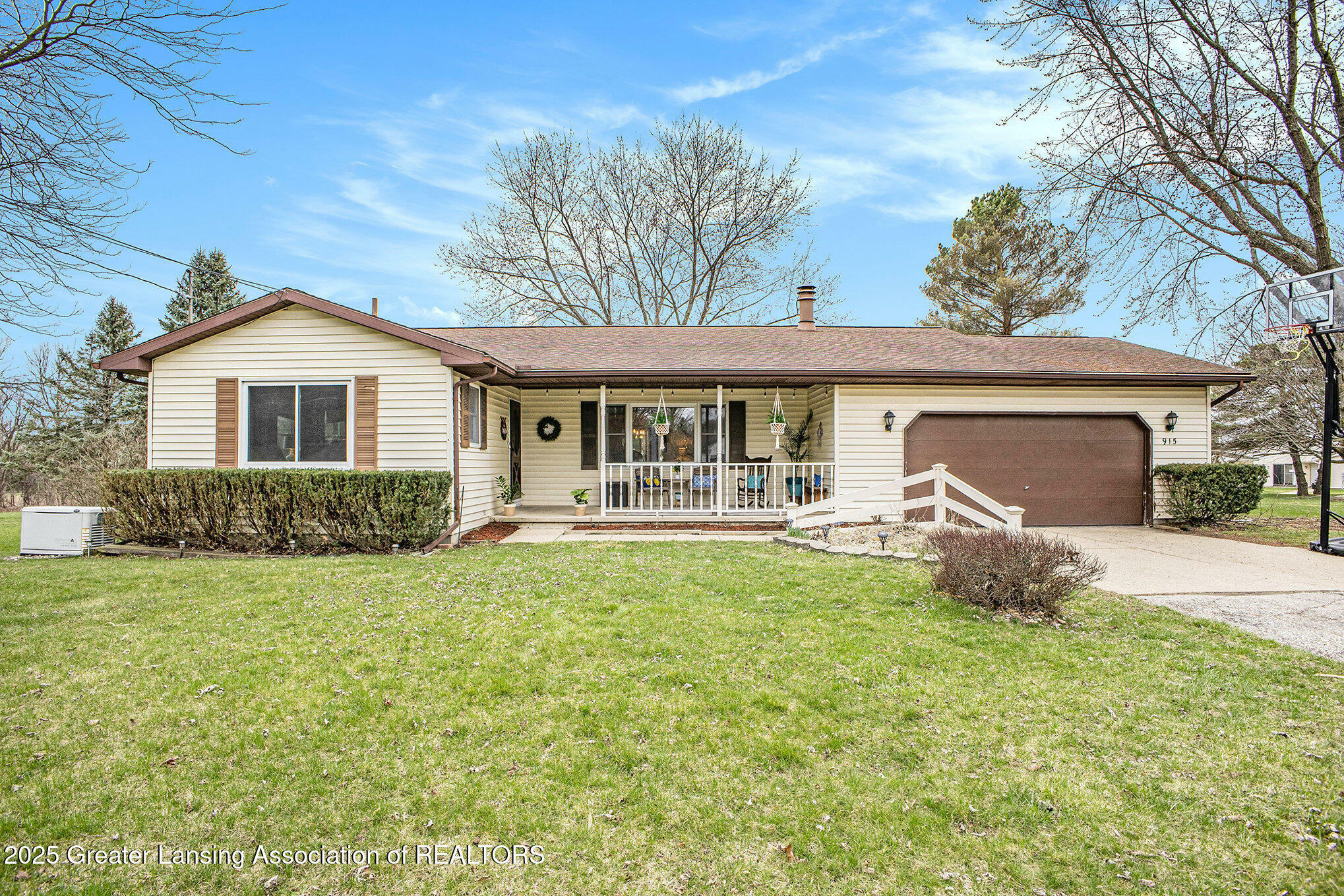 Property Photo: 915 High Street MI 48813