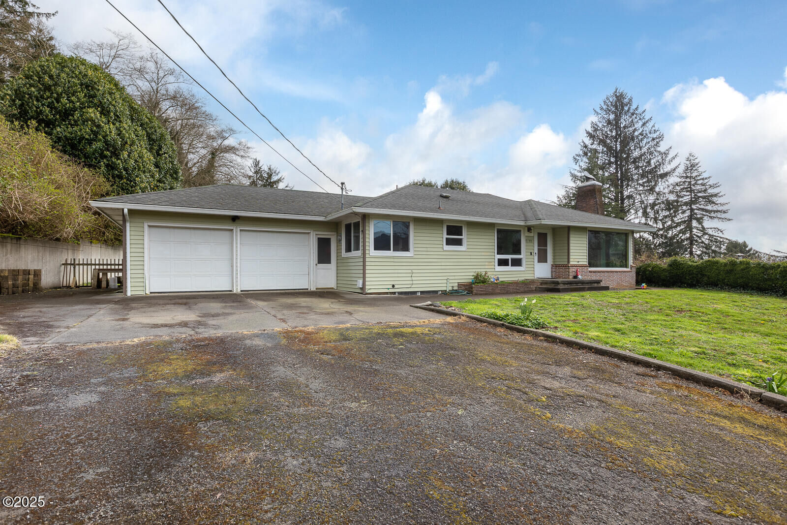 Property Photo: 13955 Spruce Street OR 97112