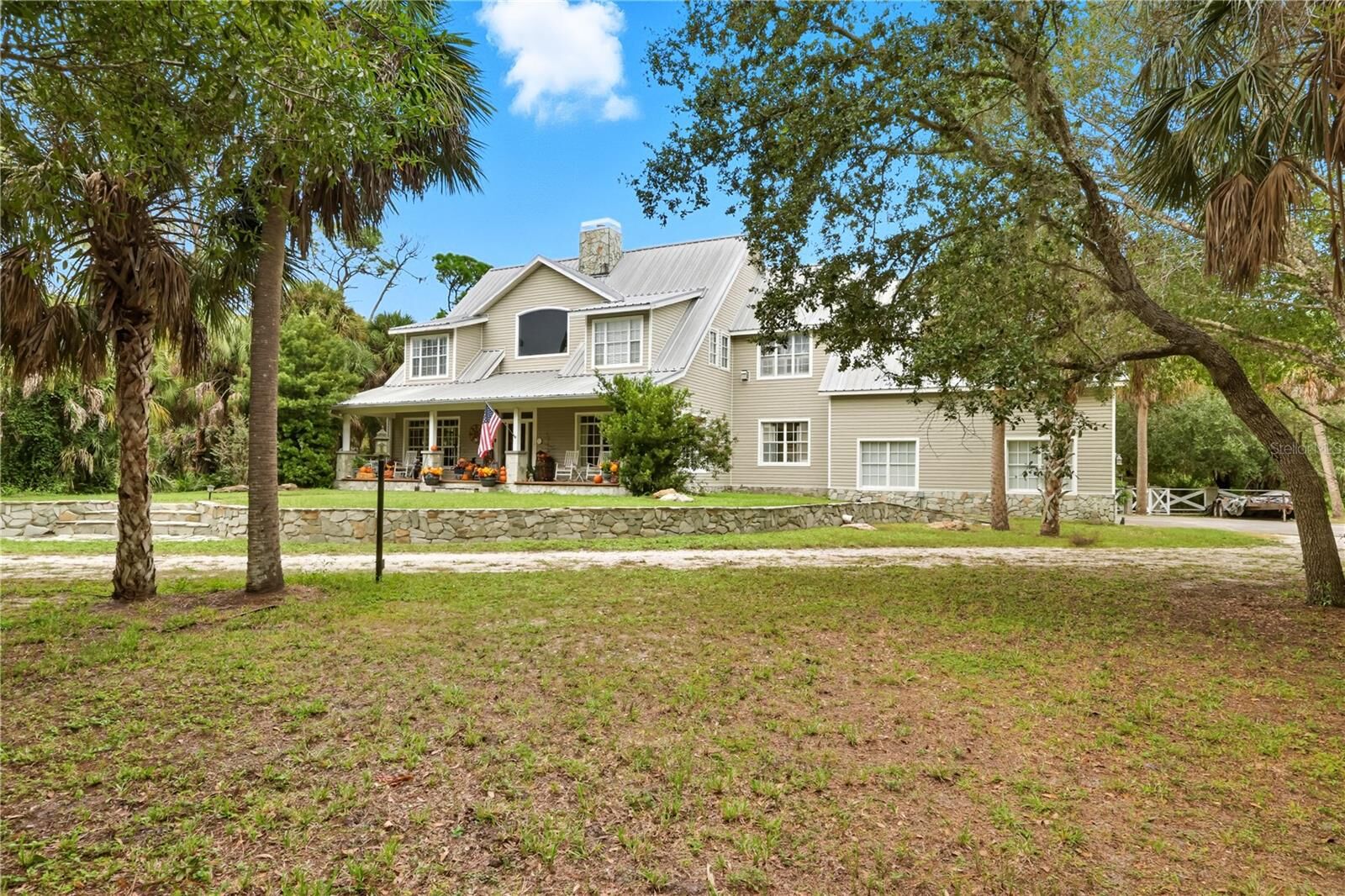 Property Photo: 202 Laurel Oaks Road FL 34275