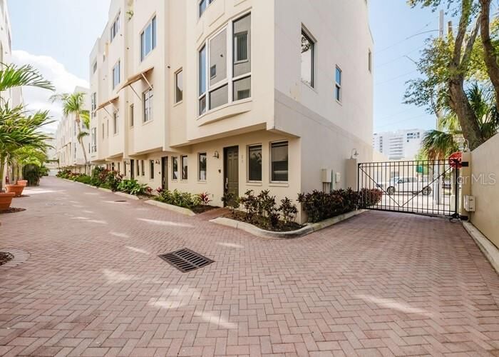 Property Photo: 235 Cocoanut Avenue 129E FL 34236