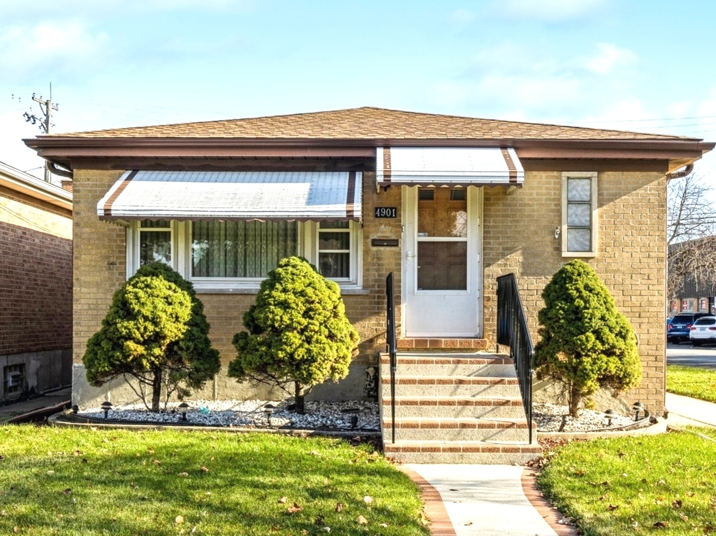 Property Photo: 4901 N Clifton Avenue IL 60706