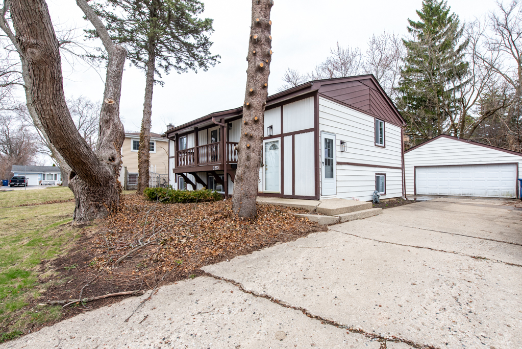 Property Photo: 3233 Twyford Road IL 60087