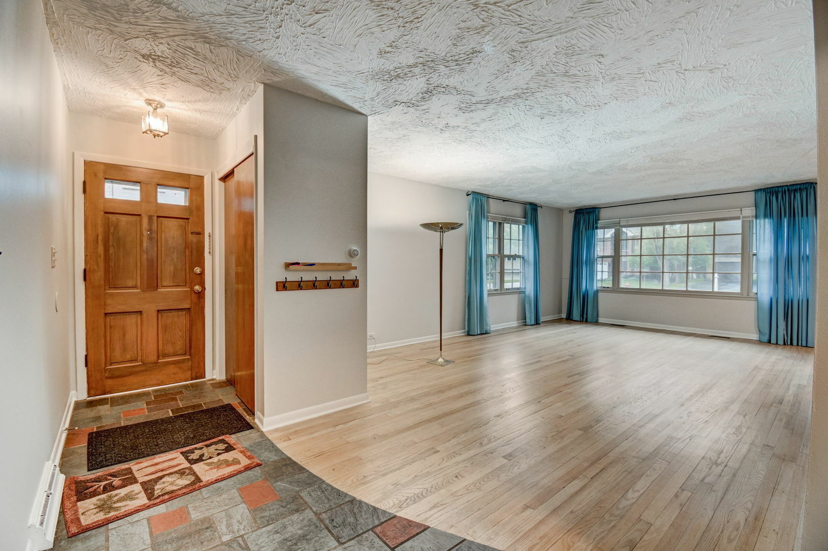 Property Photo: 1326 Meadow Lane IL 60015