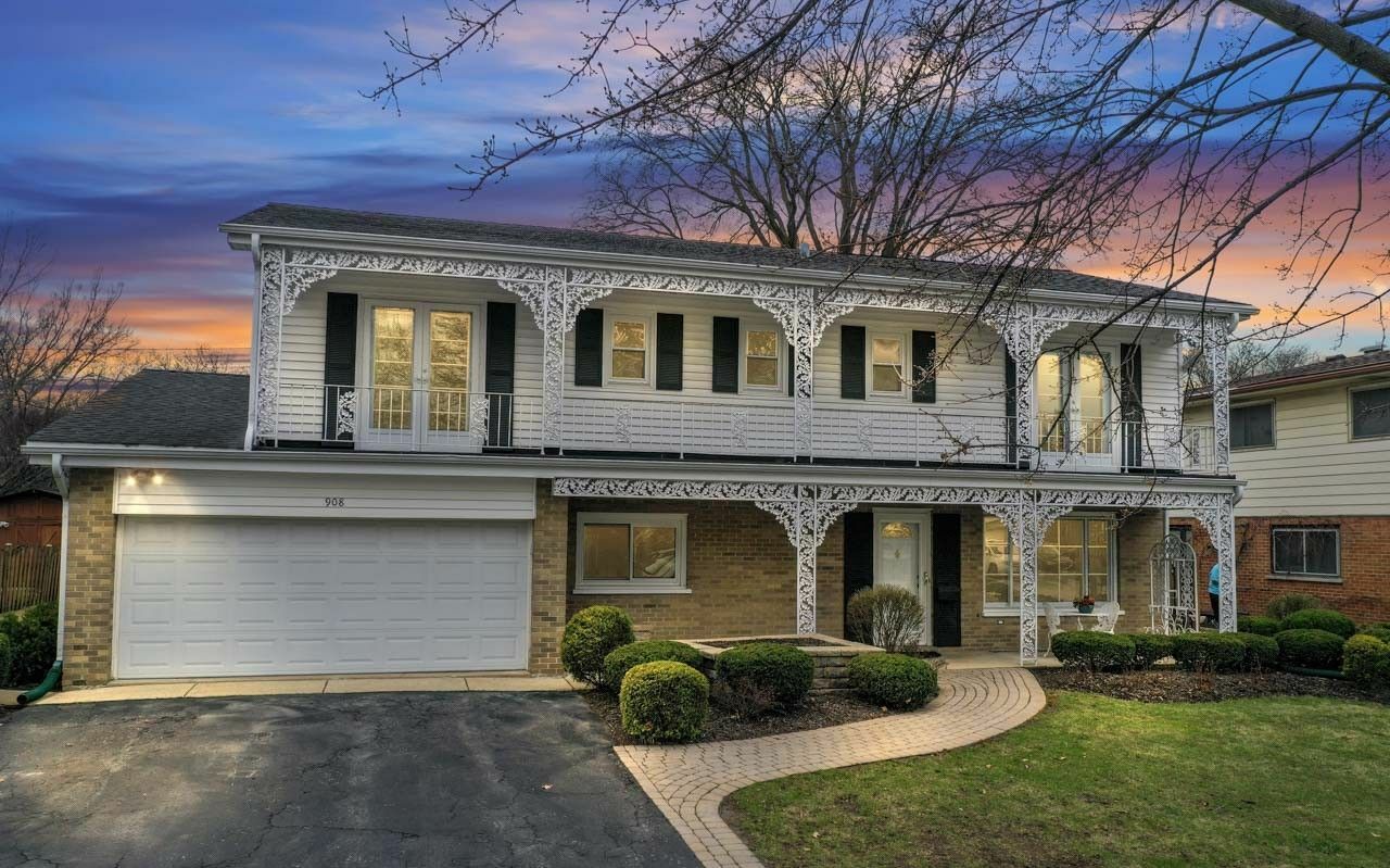 Property Photo: 908 S Maple Street IL 60056