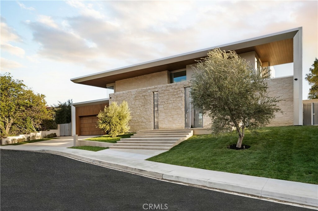 Property Photo: 4442 Estrondo Drive CA 91436