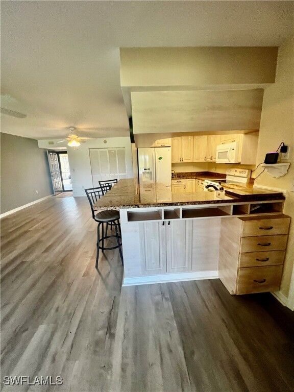 Property Photo:  5765 Trailwinds Drive 115  FL 33907 