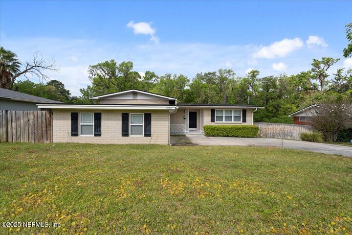 Property Photo: 3546 Edgewater Drive FL 32210