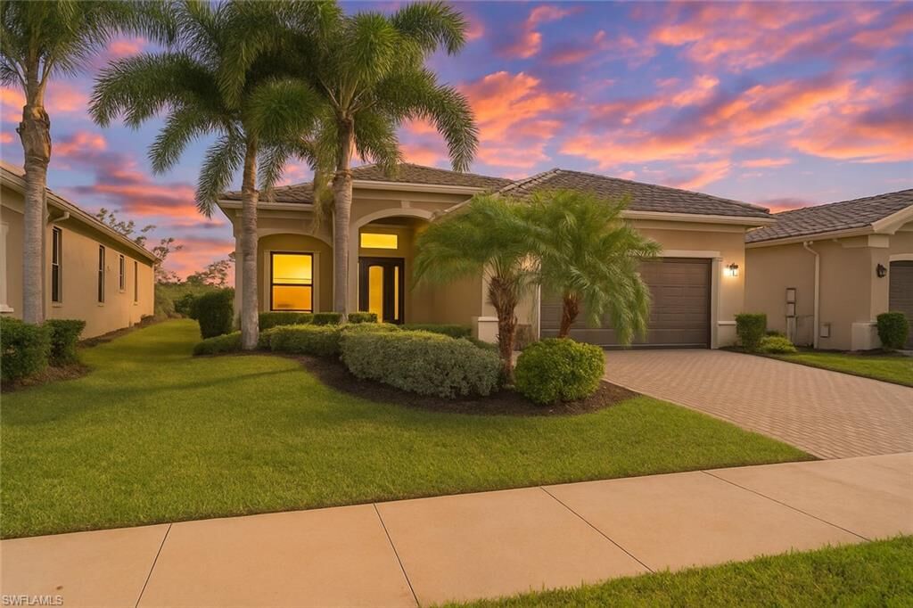 Property Photo: 2820 Cinnamon Bay Cir FL 34119