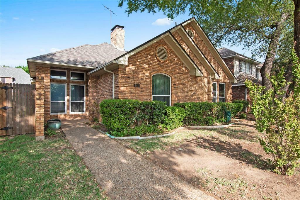 Property Photo: 241 Tanbark Circle TX 75019