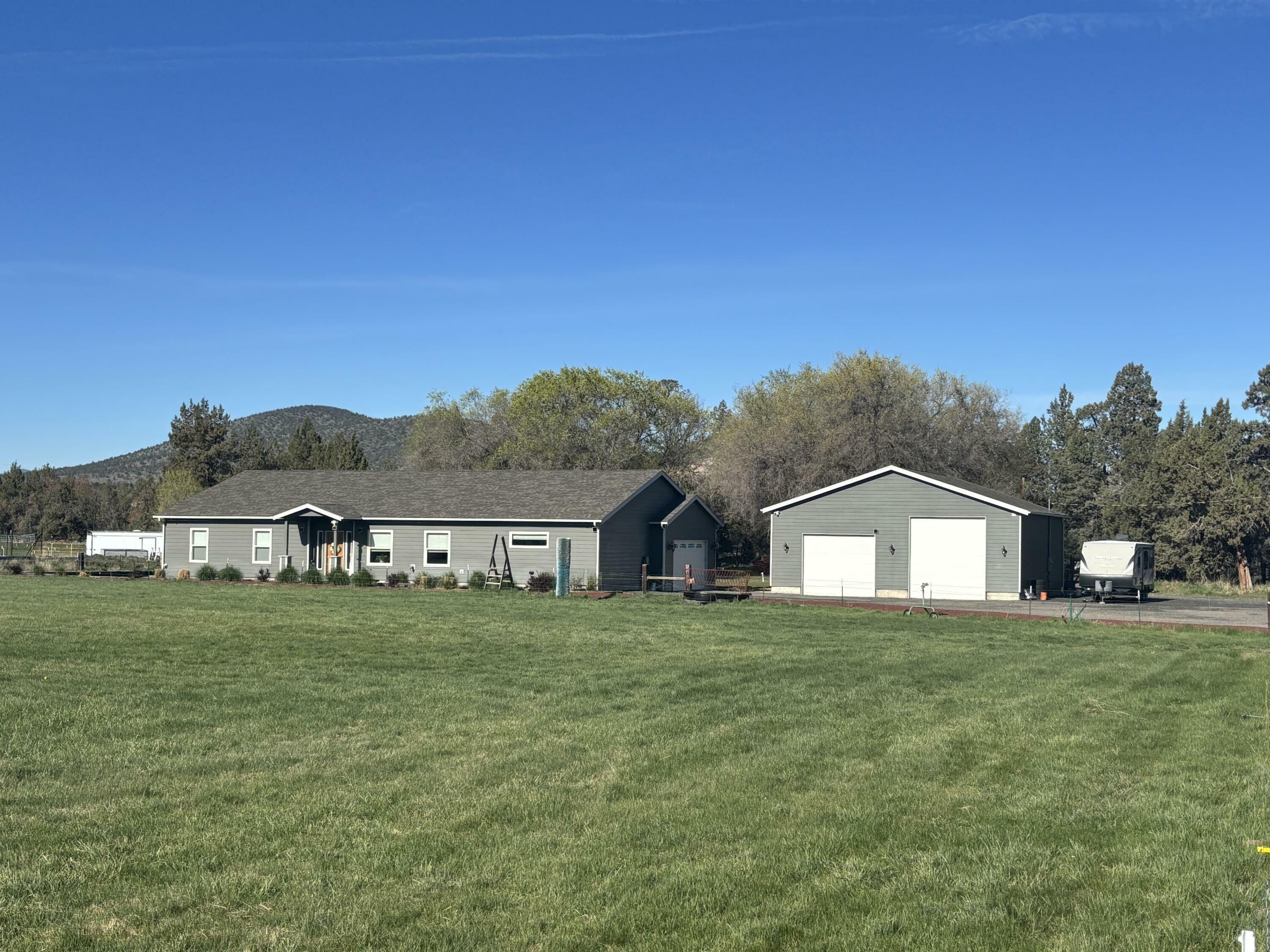 Property Photo: 191 SW 67th Street OR 97756