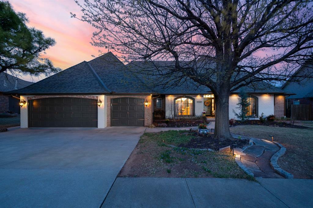 Property Photo: 11908 Rosemeade Court OK 73162