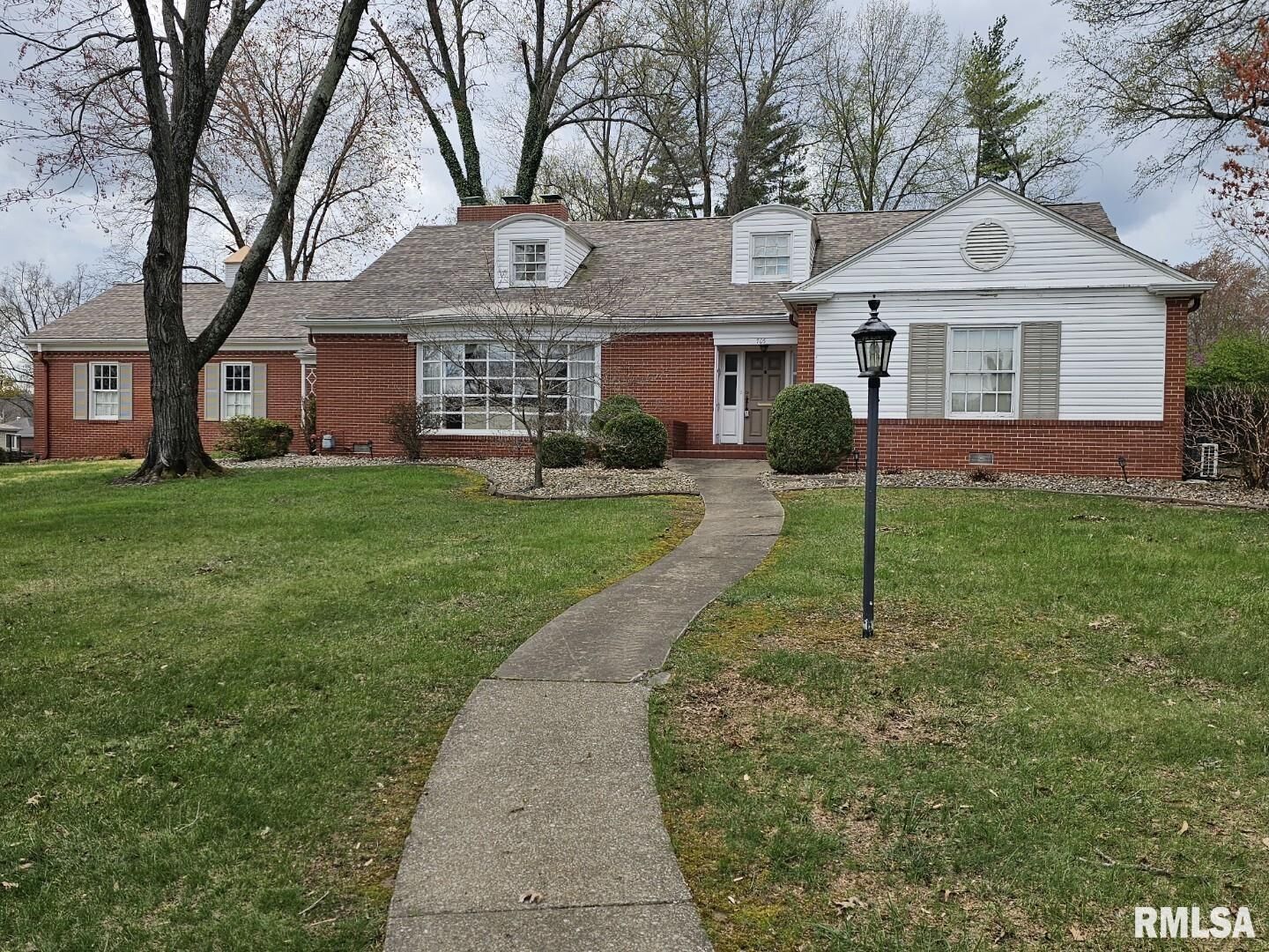 Property Photo:  705 Pavey Avenue  IL 62864 