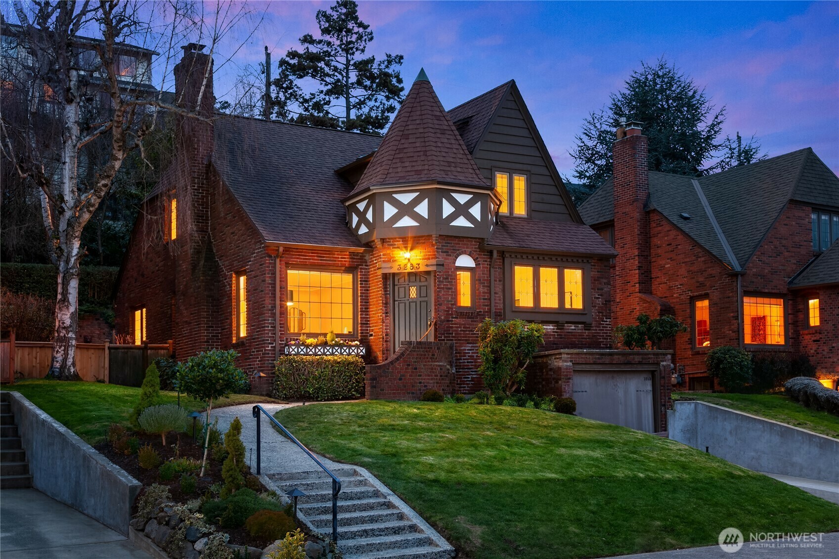 Property Photo: 3263 Conkling Place W WA 98119