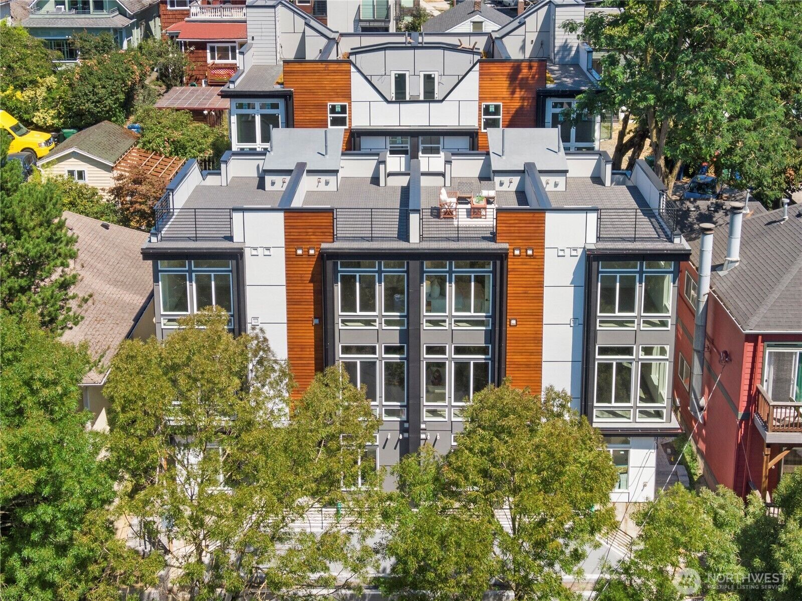 Property Photo:  916 A N 35th Street  WA 98103 