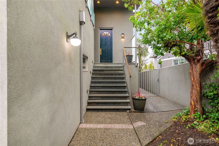 Property Photo: 2600 Harvard Avenue E WA 98102