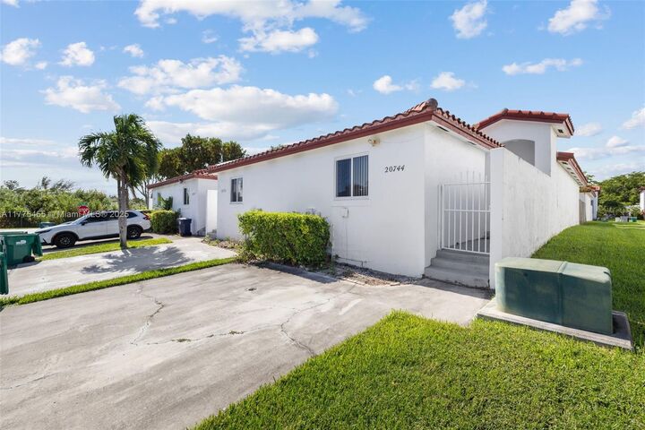 20747 SW 81st Pl 20747  Cutler Bay FL 33189 photo