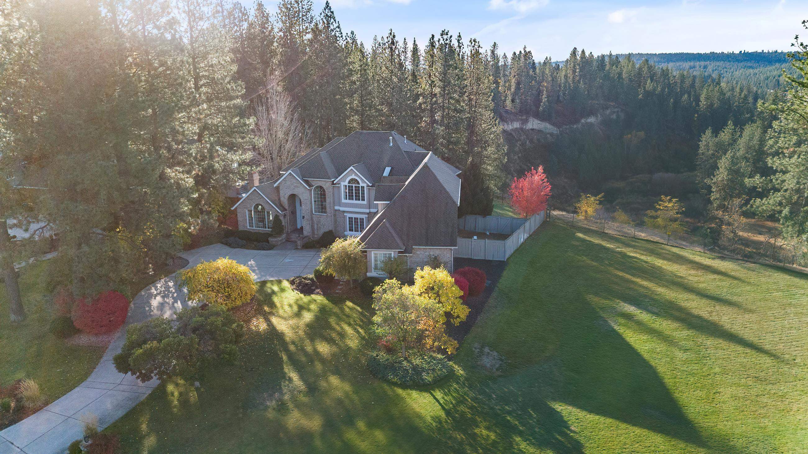 714 E Edenderry Ct  Spokane WA 99223 photo