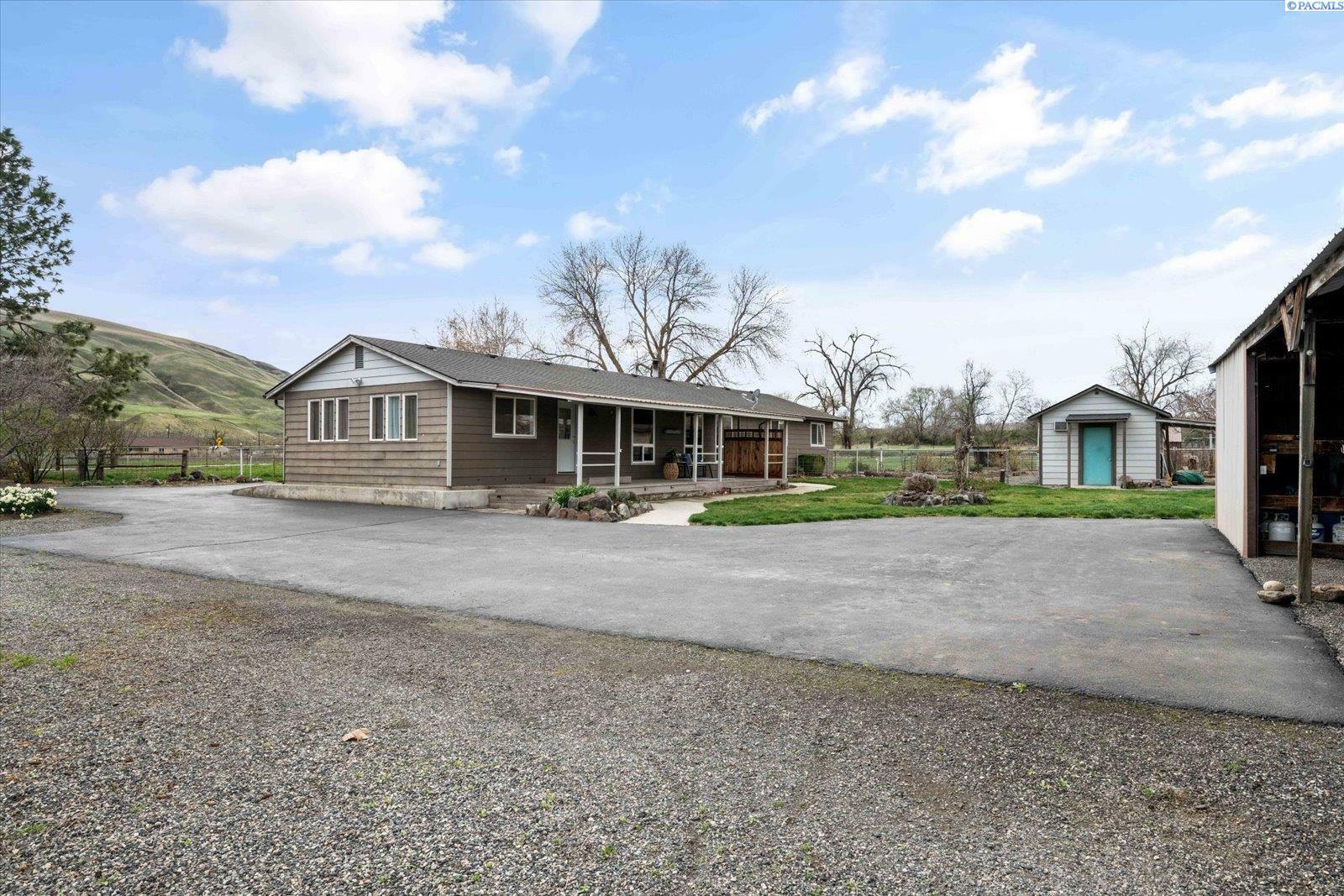 Property Photo: 90403 W Hess Road WA 99350