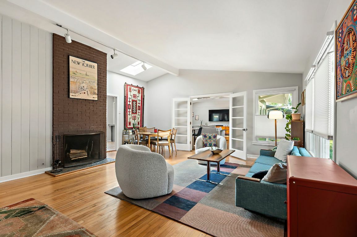 Property Photo: 2811 Vernon Avenue TX 78723