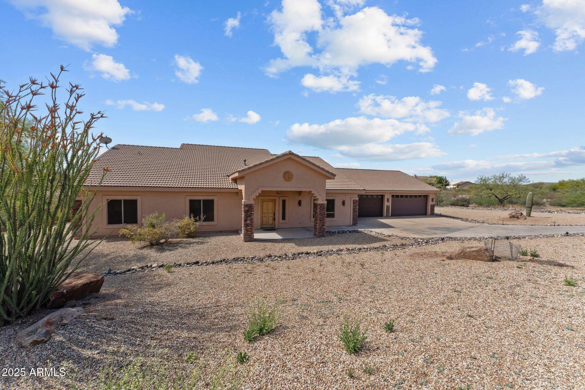 Property Photo: 2905 N Silver Spur Drive AZ 85390
