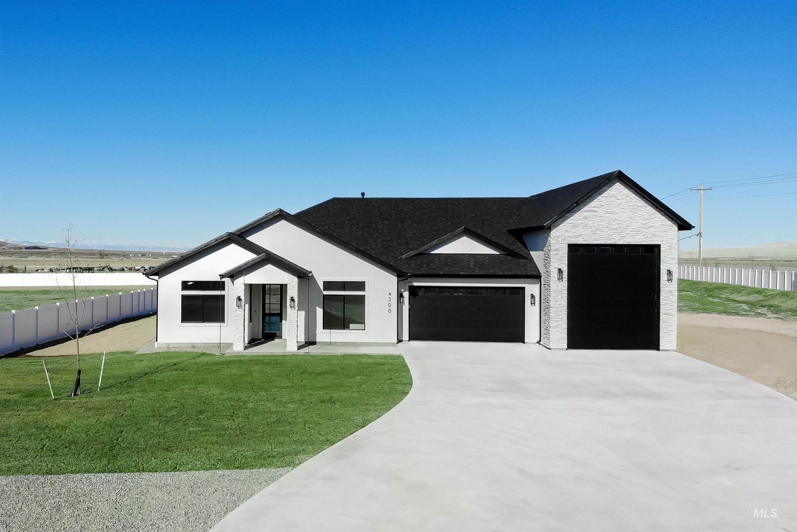 Property Photo:  4300 NW Purple Sage Cir  ID 83647 