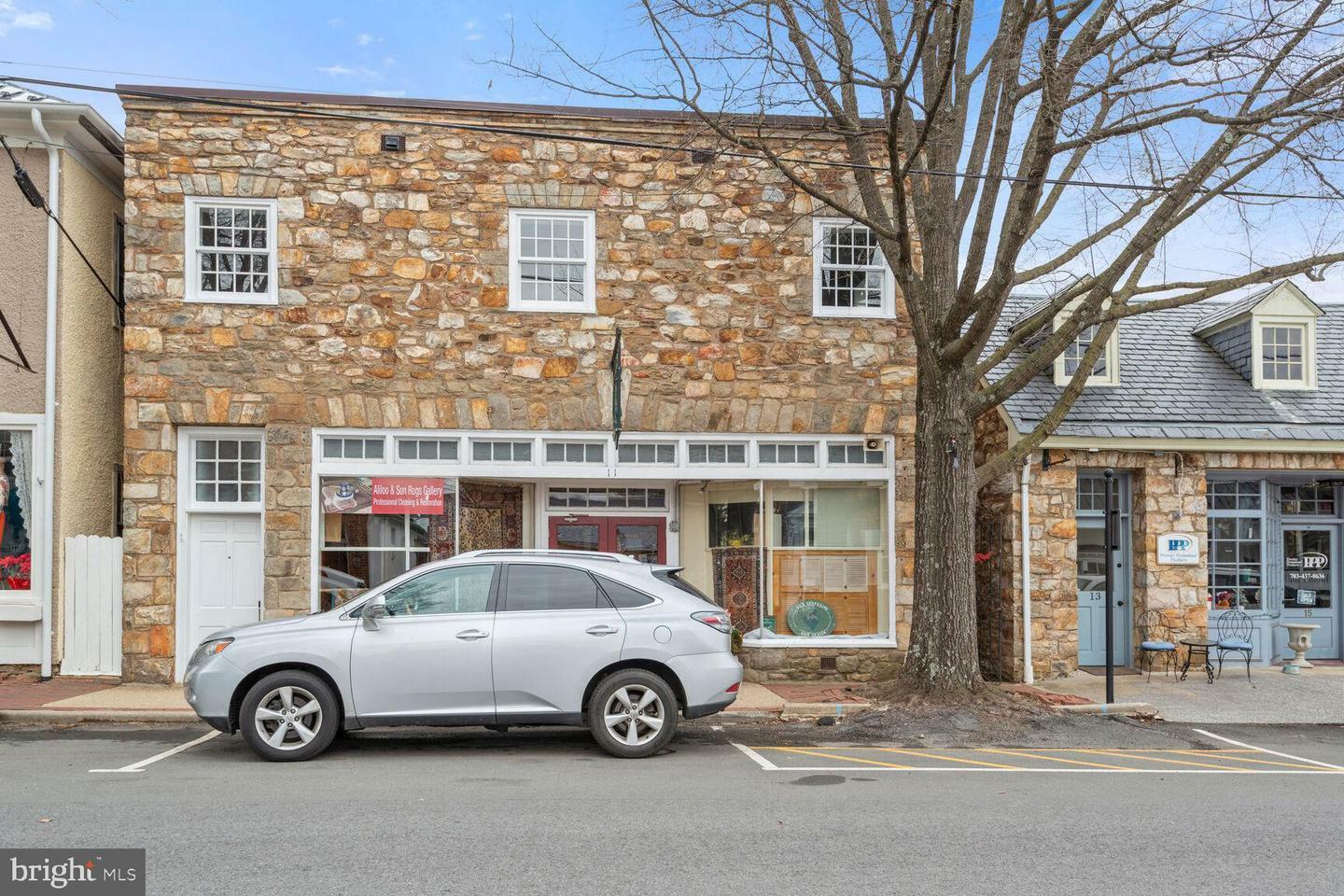 Property Photo: 11 S Madison Street 203 VA 20117