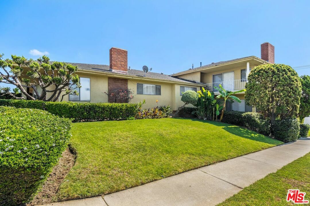 5804 S Kings Rd  Los Angeles CA 90056 photo