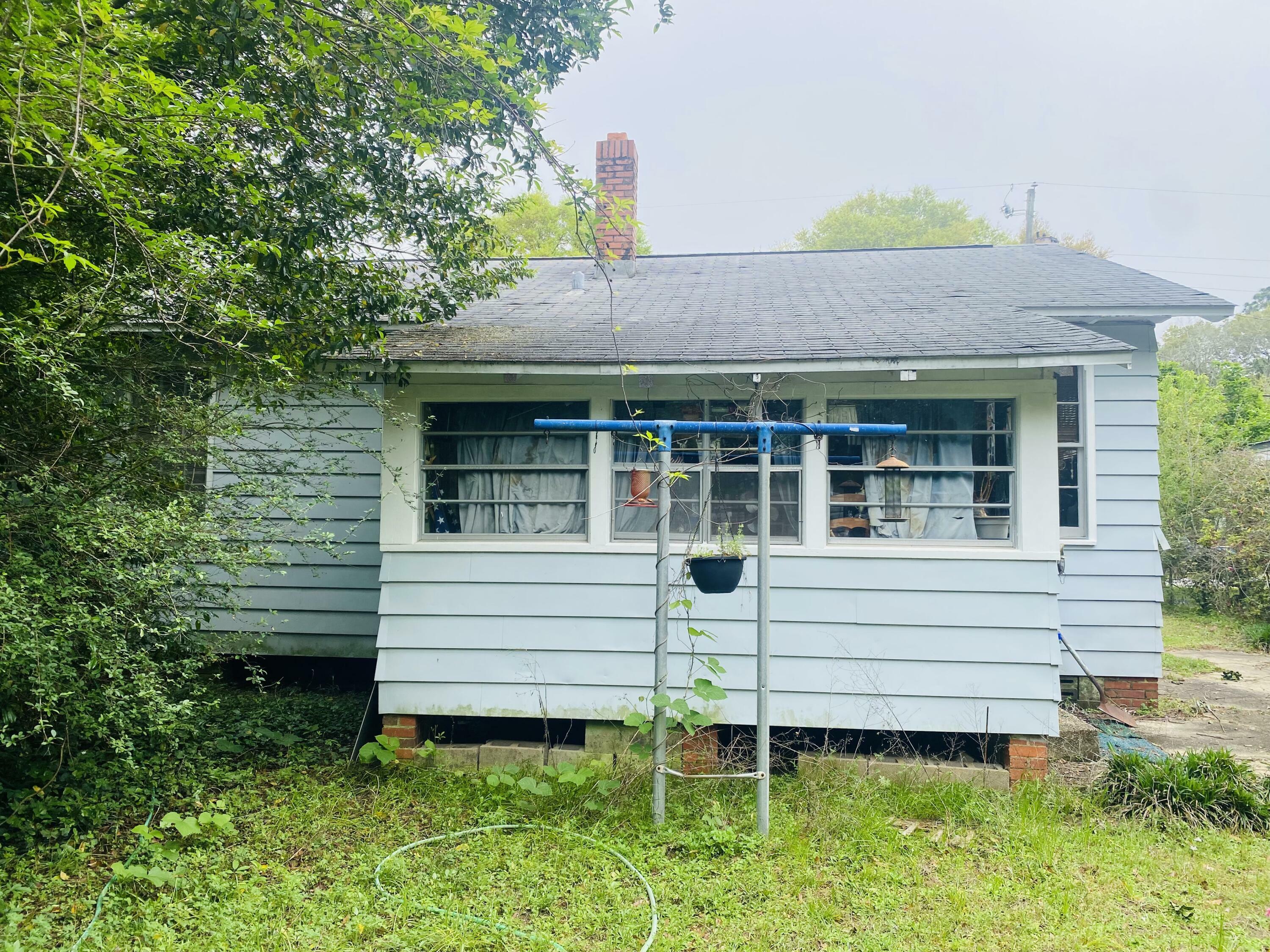 Property Photo: 204 NW Second Avenue FL 32536