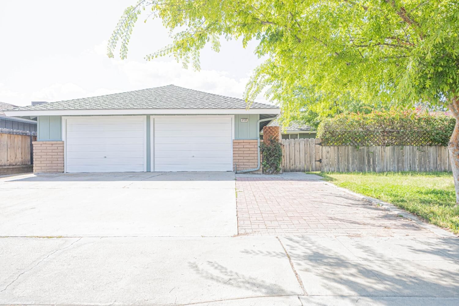 Property Photo:  2720 Sunnyside  CA 93611 