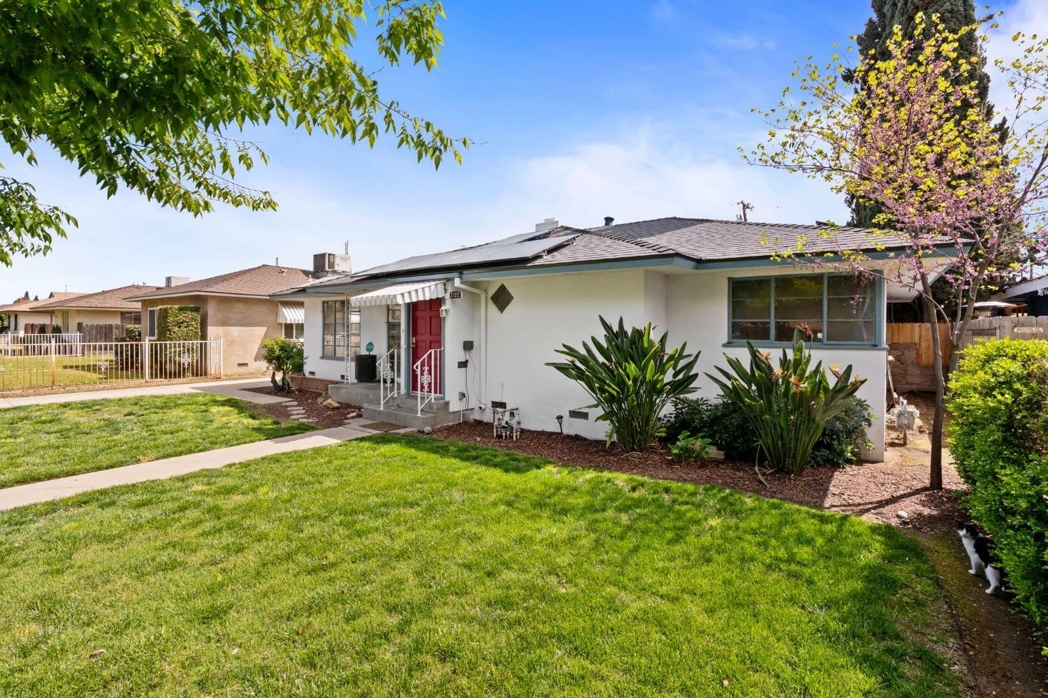 Property Photo: 2722 E Cornell Avenue CA 93703