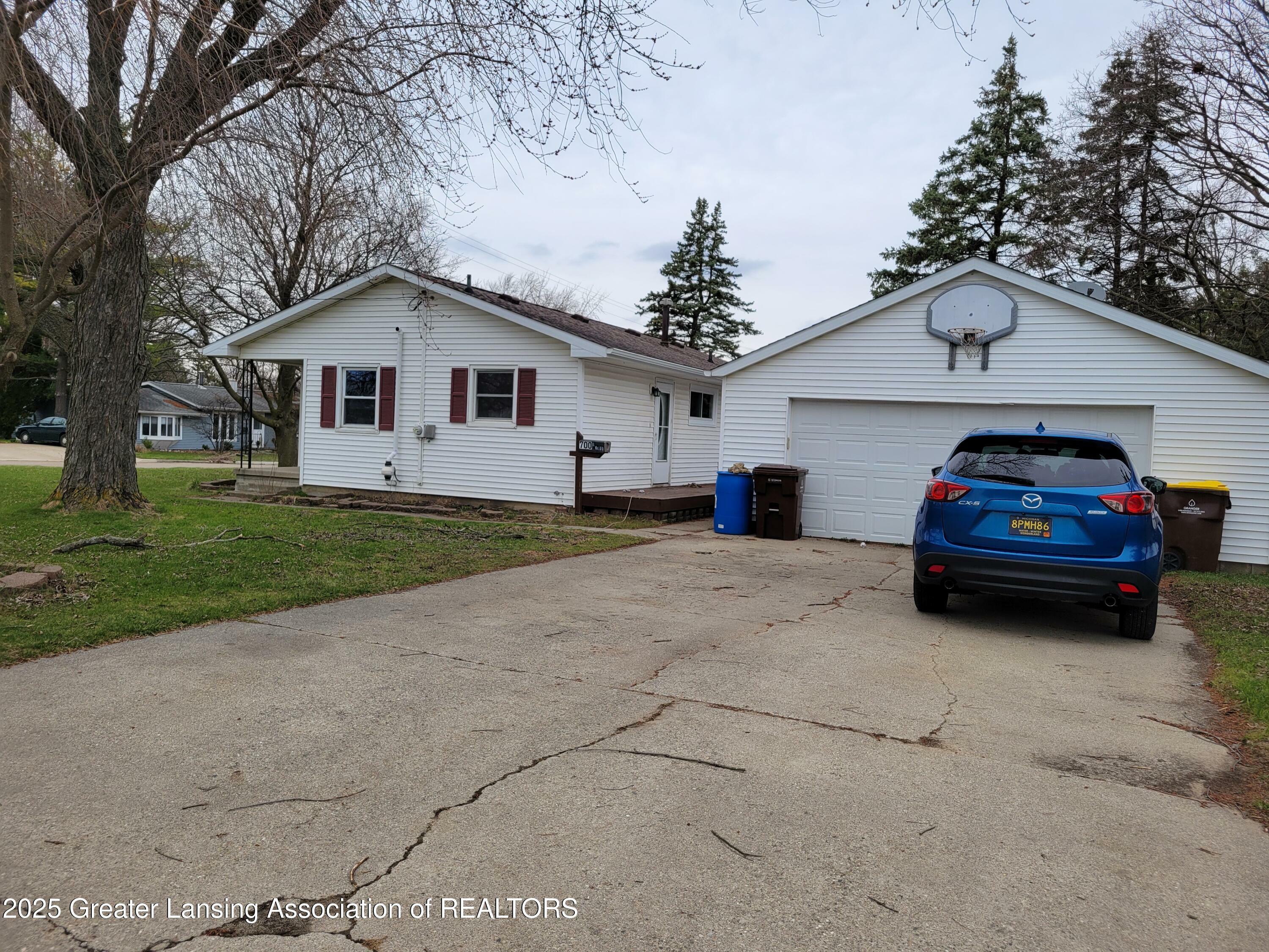 Property Photo: 700 N Mead Street MI 48879