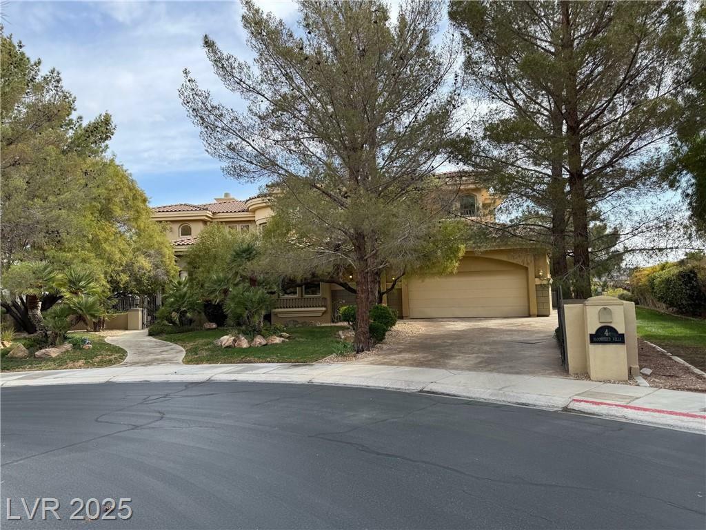 Property Photo: 4 Bloomfield Hills Drive NV 89052