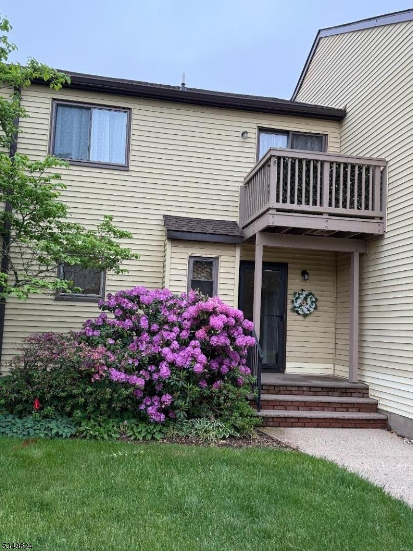 Property Photo: 7 Lake Ct NJ 08822