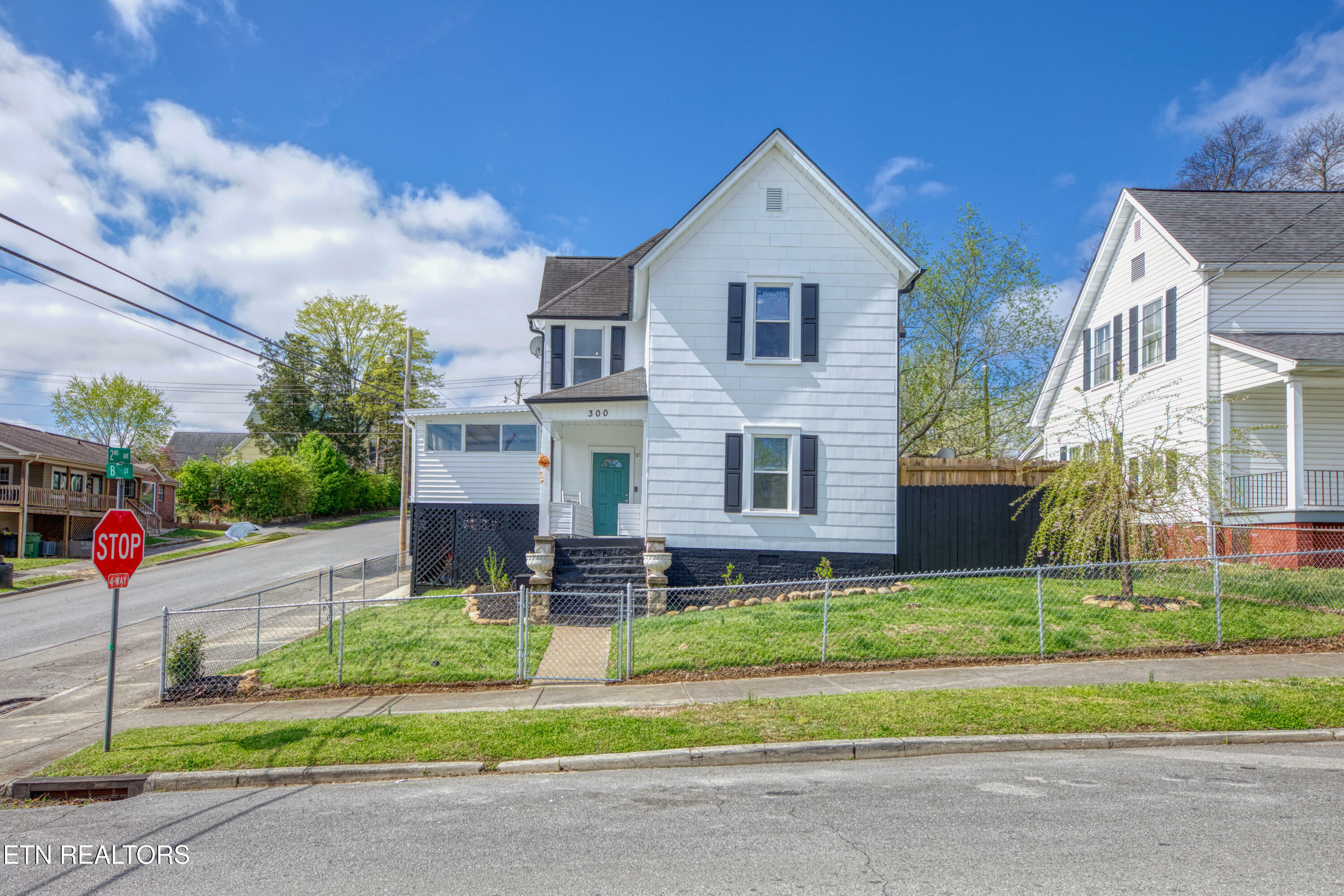 Property Photo: 300 N B St TN 37771