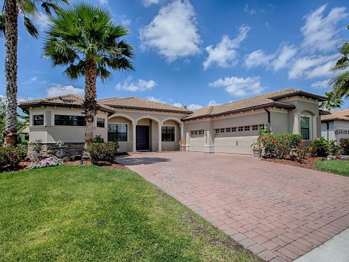 Property Photo: 1408 Deuce Circle FL 33896