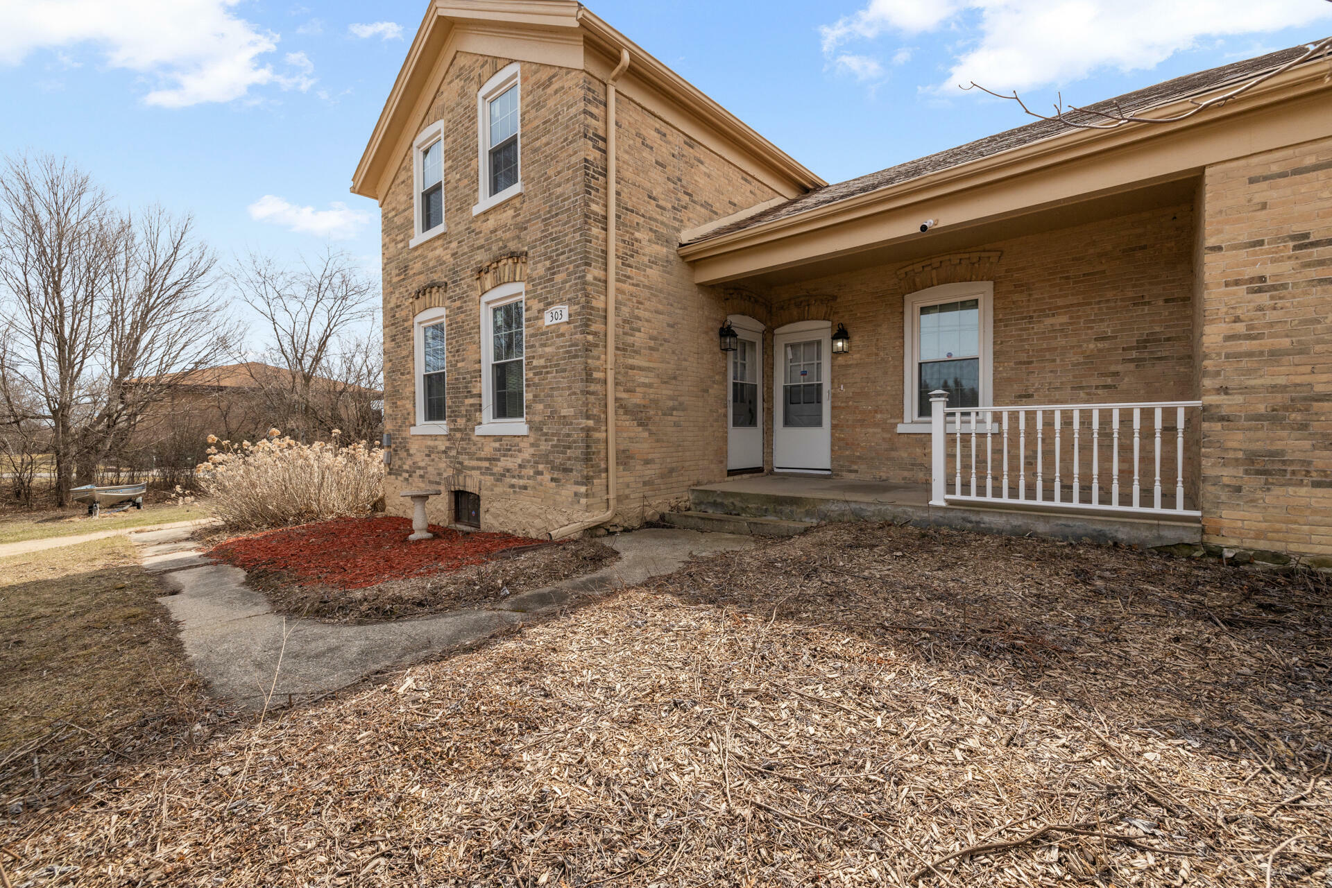 Property Photo: 303 E Paradise Dr WI 53095